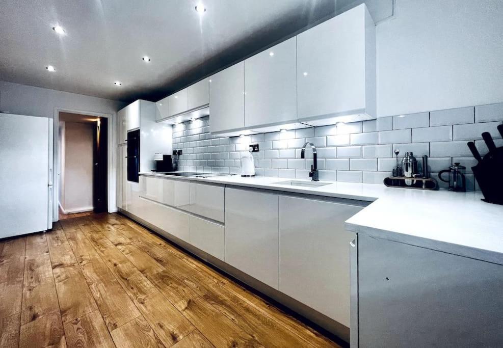 Entire Modern House In Tamworth - 2 Double Beds + Free Parking Villa Exterior foto