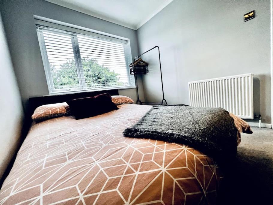 Entire Modern House In Tamworth - 2 Double Beds + Free Parking Villa Exterior foto
