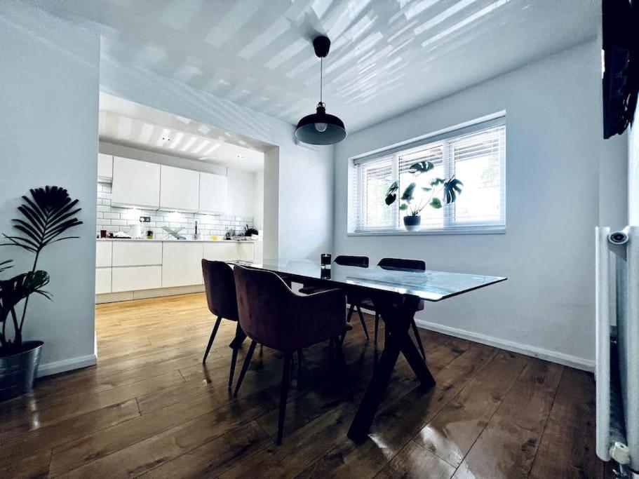 Entire Modern House In Tamworth - 2 Double Beds + Free Parking Villa Exterior foto